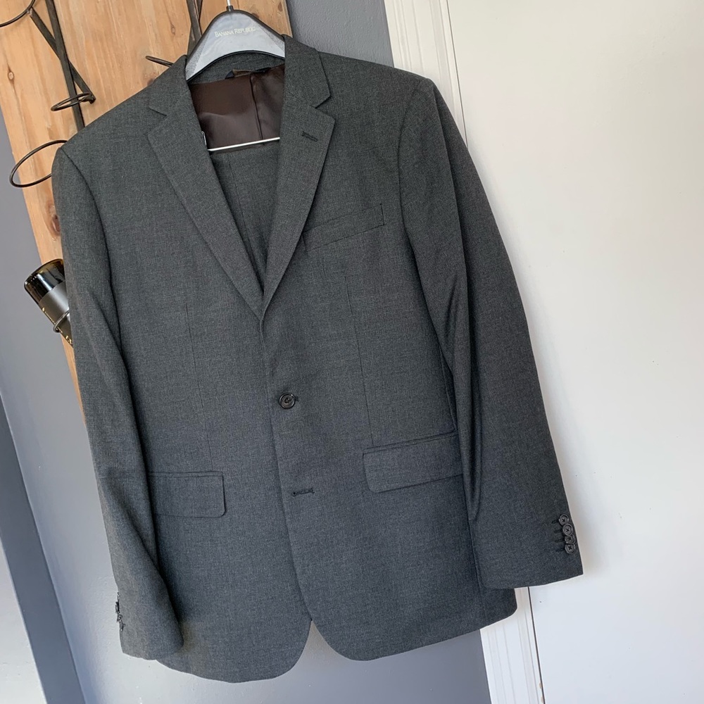 Men’s Banana Republic Suit